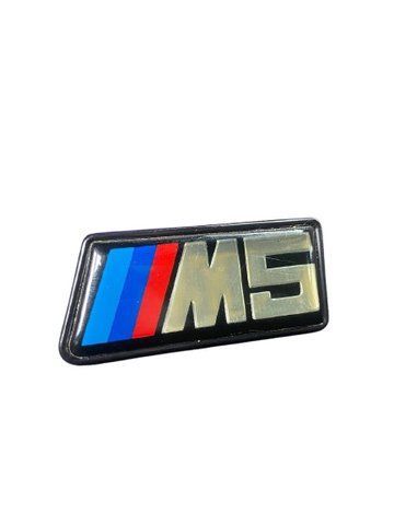Шильдик на решітку радіатора BMW М5 F10 E10 E60 G30 F90 1882 фото